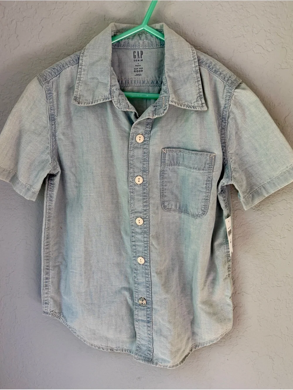 Gap Kids Boys Denim Chambray Button Down Shirt S 6-7 NWT Blue Short Sleeve